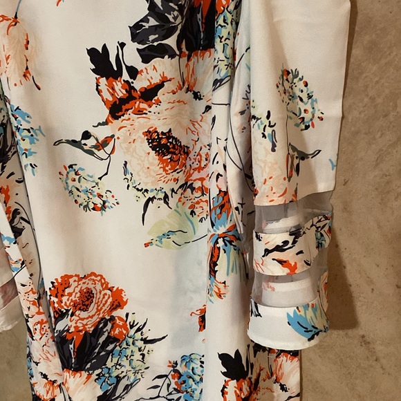 Sheilay medium cold shoulder top - Picture 5 of 6